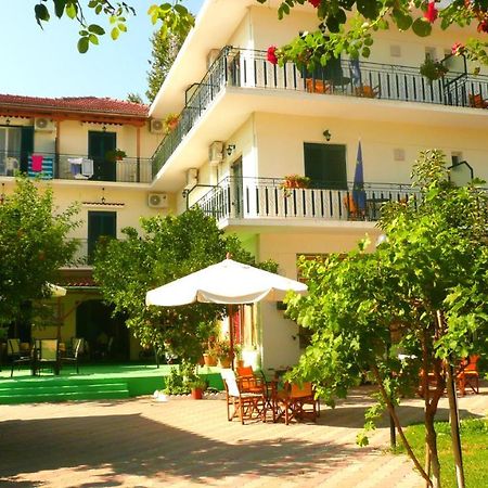 פלאטניאס Des Roses Hotel מראה חיצוני תמונה