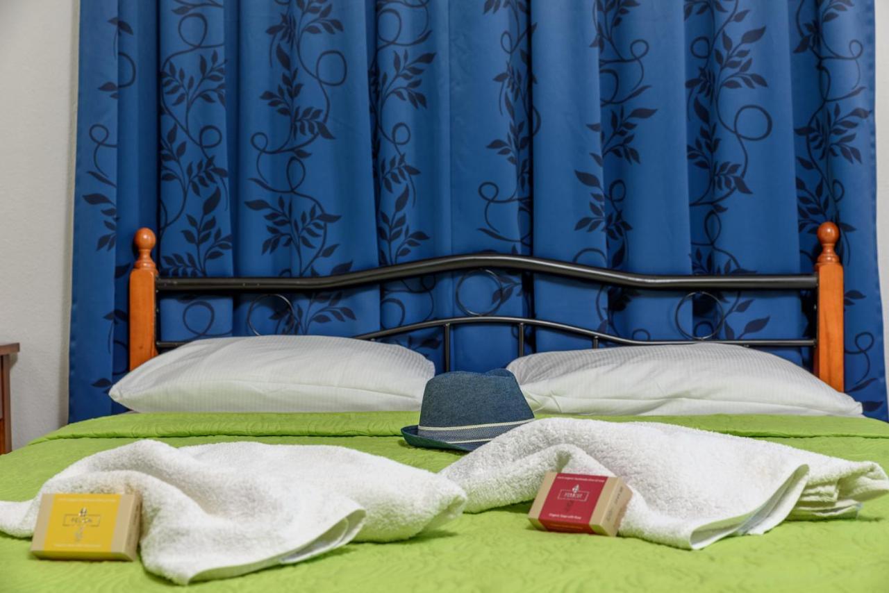 פלאטניאס Des Roses Hotel מראה חיצוני תמונה