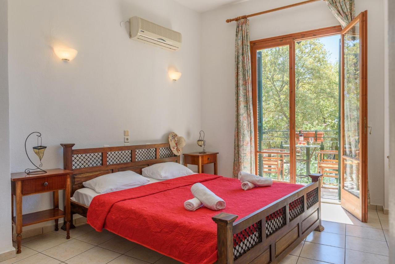 פלאטניאס Des Roses Hotel מראה חיצוני תמונה