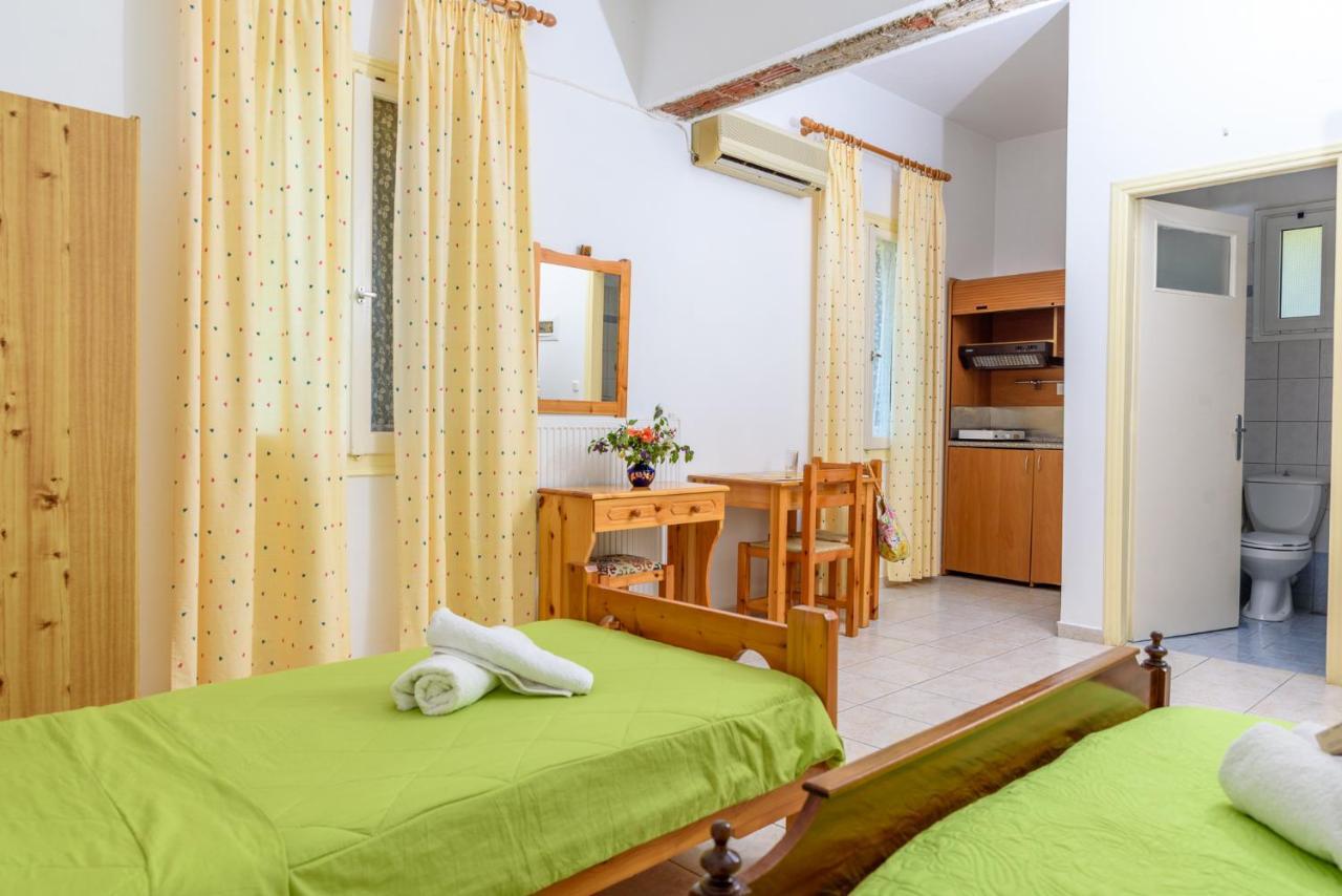 פלאטניאס Des Roses Hotel מראה חיצוני תמונה