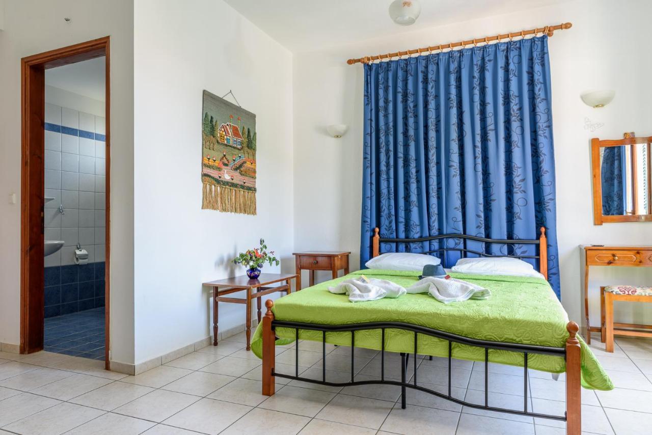 פלאטניאס Des Roses Hotel מראה חיצוני תמונה