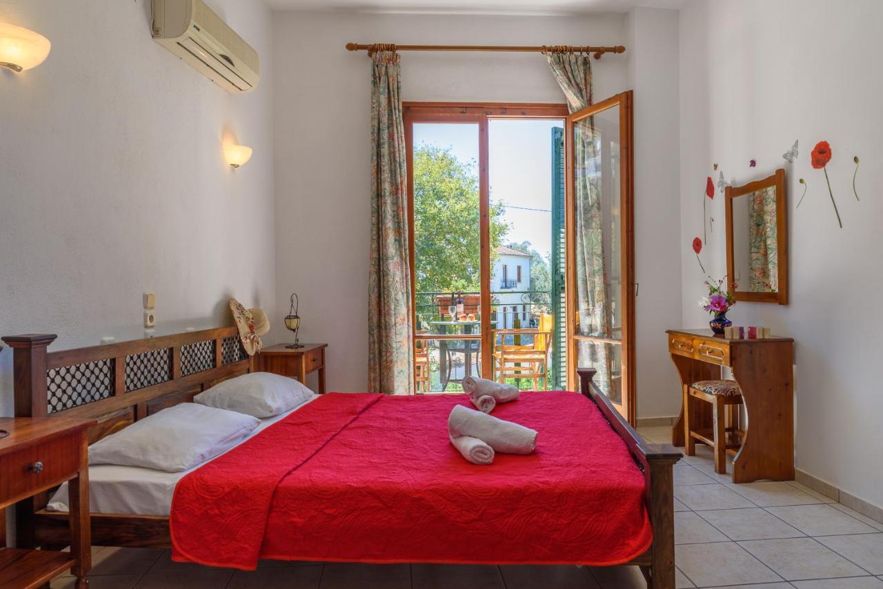 פלאטניאס Des Roses Hotel מראה חיצוני תמונה