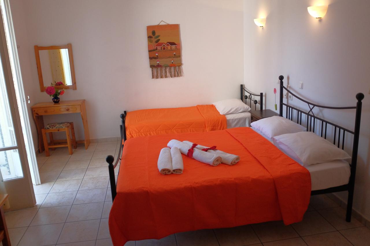 פלאטניאס Des Roses Hotel מראה חיצוני תמונה
