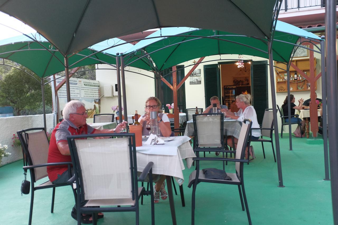פלאטניאס Des Roses Hotel מראה חיצוני תמונה