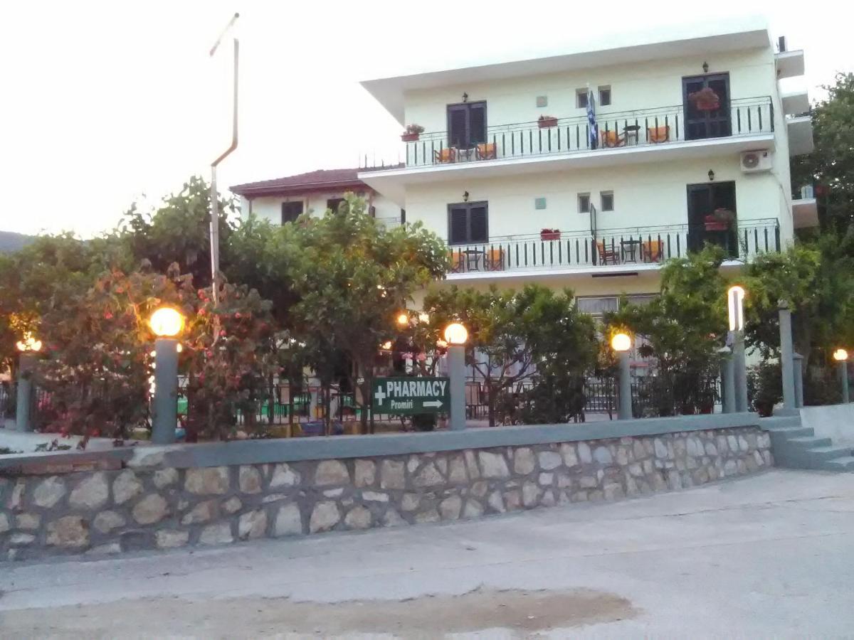 פלאטניאס Des Roses Hotel מראה חיצוני תמונה