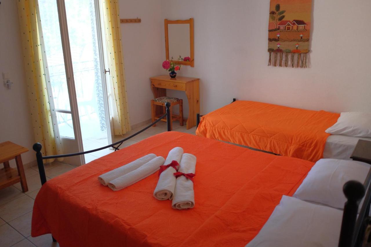 פלאטניאס Des Roses Hotel מראה חיצוני תמונה