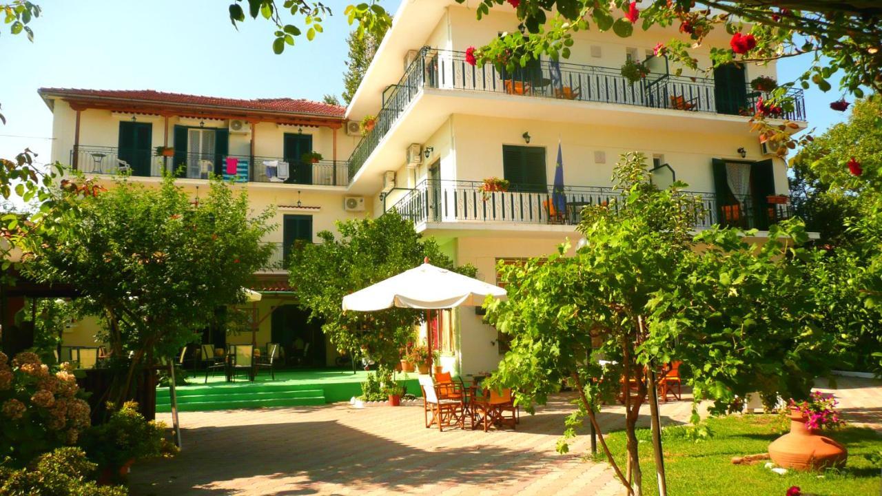 פלאטניאס Des Roses Hotel מראה חיצוני תמונה