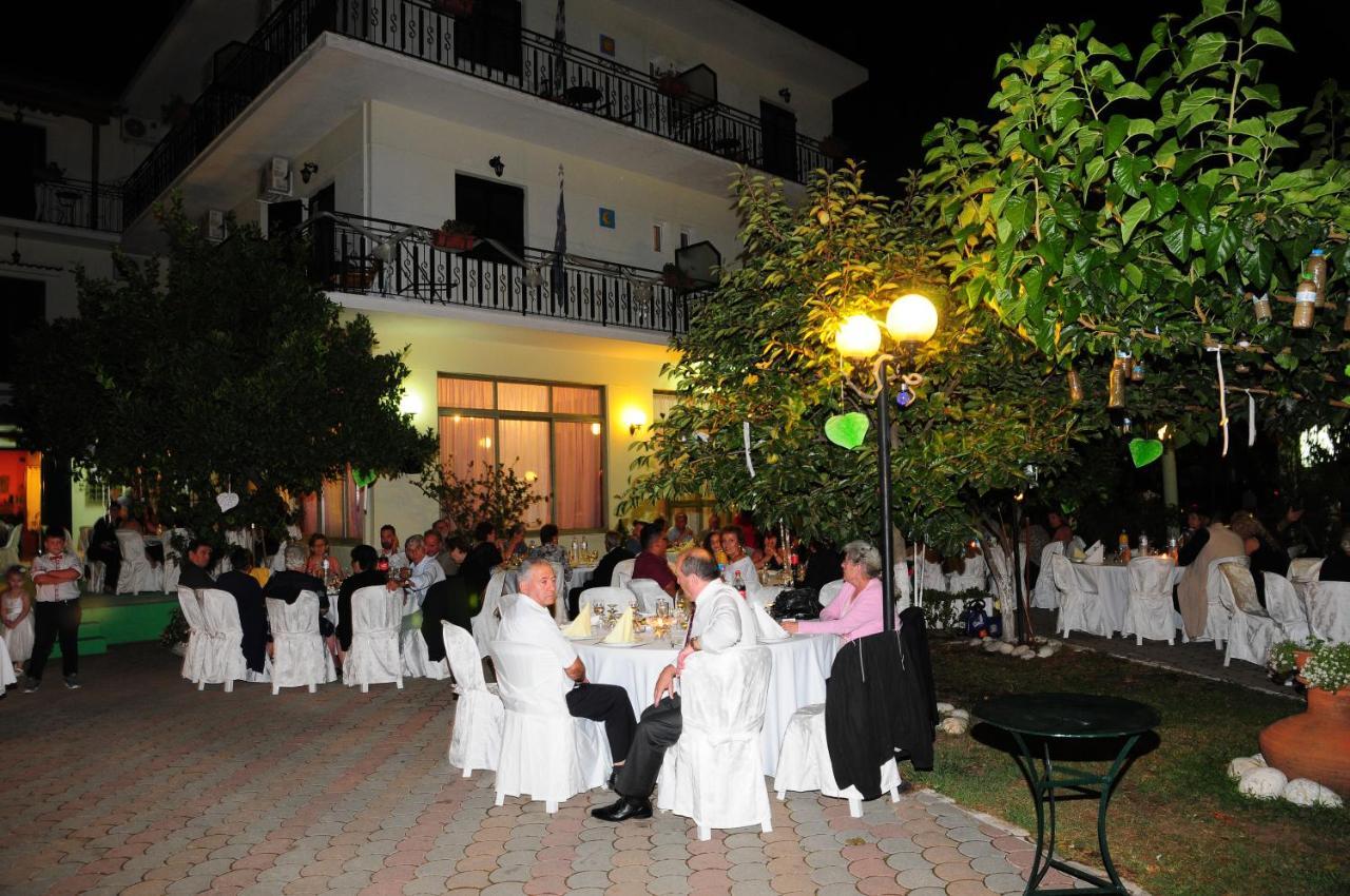 פלאטניאס Des Roses Hotel מראה חיצוני תמונה