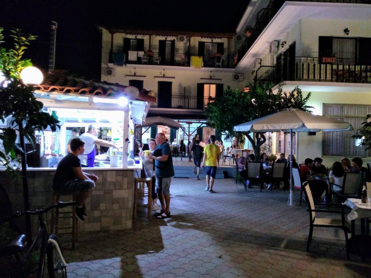 פלאטניאס Des Roses Hotel מראה חיצוני תמונה