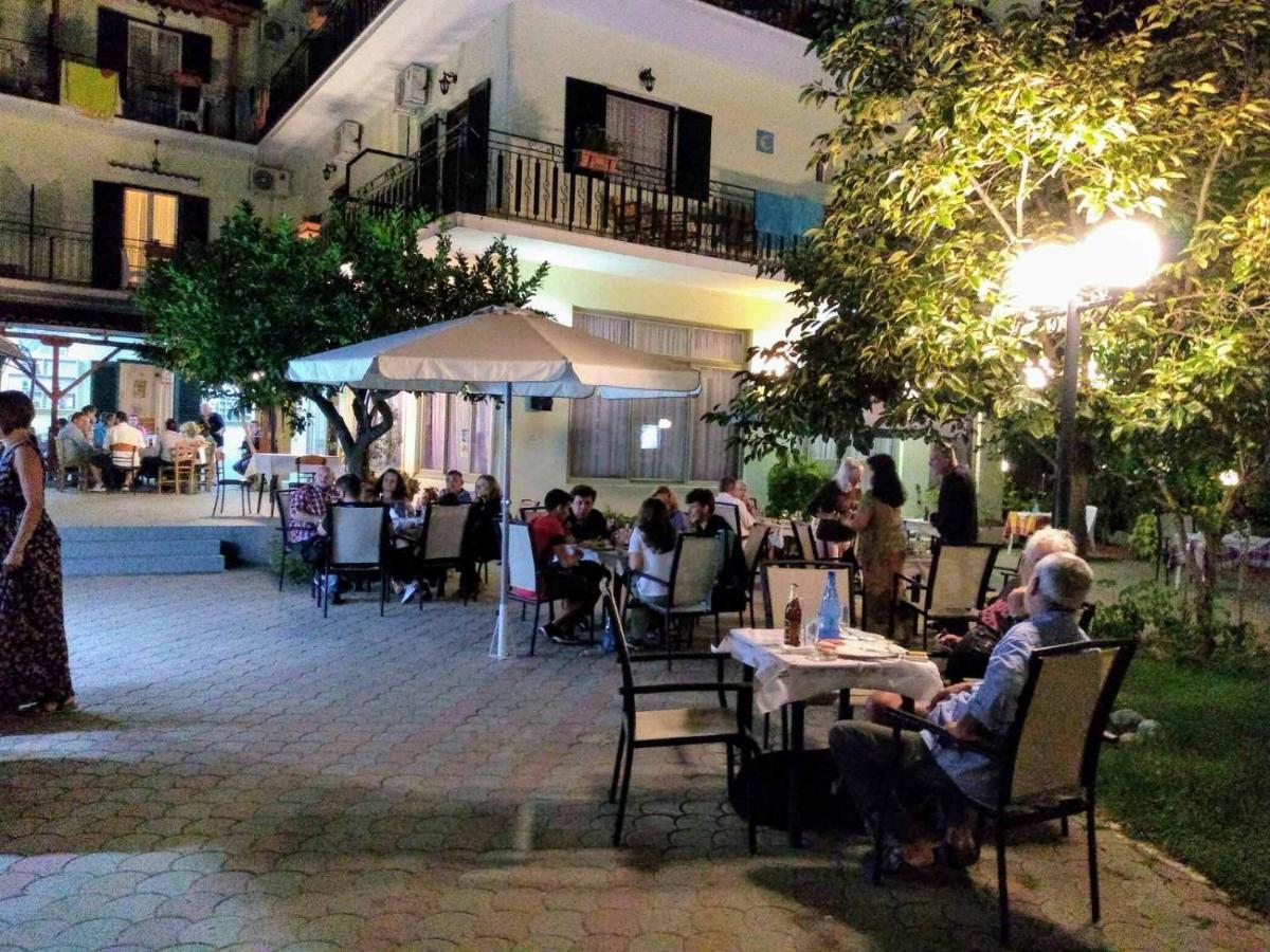 פלאטניאס Des Roses Hotel מראה חיצוני תמונה